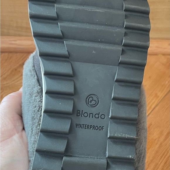 Blondo Suri Waterproof Slip-On Sneakers Gray Faux Fur Suede Size 7.5 Womens - Picture 5 of 7